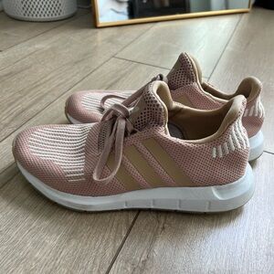 Adidas sneakers size 6 in tan